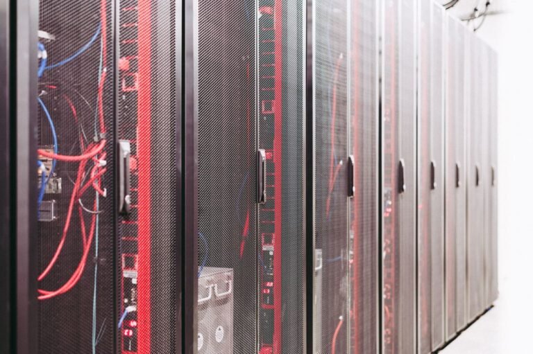 Structured cabling managing access to a centralised server resource in a data centre